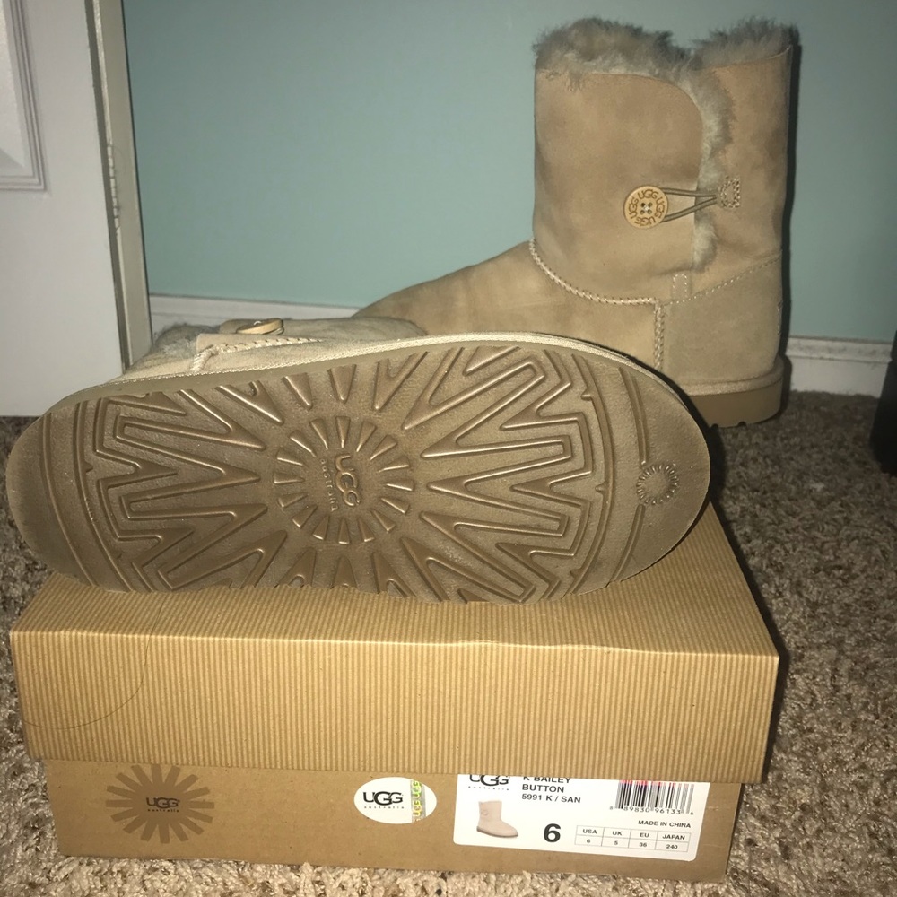 Ugg K Bailey button sand color